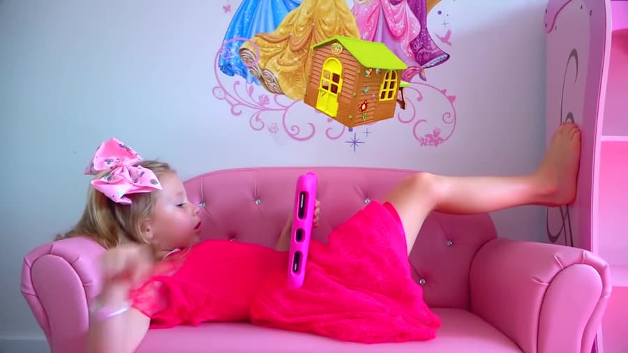 ماجراهای ناستیا و بابایی - قسمت 179 - رنگ کردن خانه جدید پرنسس ناستیا